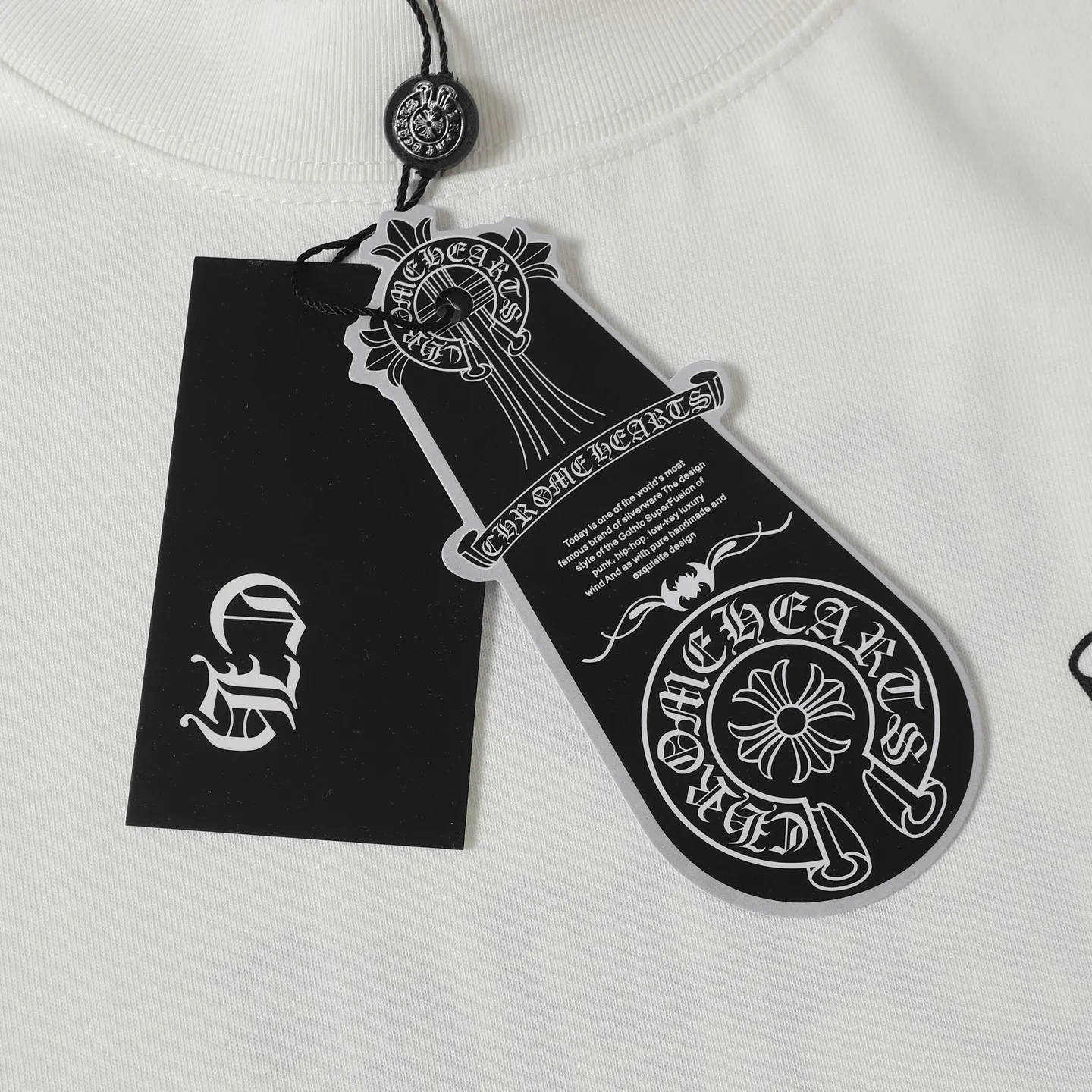 🅿️170 Chrome hearte/Chrome heart ch 25ss early spring new Sanskrit logo short-sleeved T-shirt. A must-have item for daily commuting for men and women in light luxury. The correct version is welcome to compare. Detailed features: ·280 grams of 100% pure cotton double yarn jersey fabric. ·Custom-dyed special thickening in the same vat. 32 count double-strand 1x1 thread. Size: XS-L